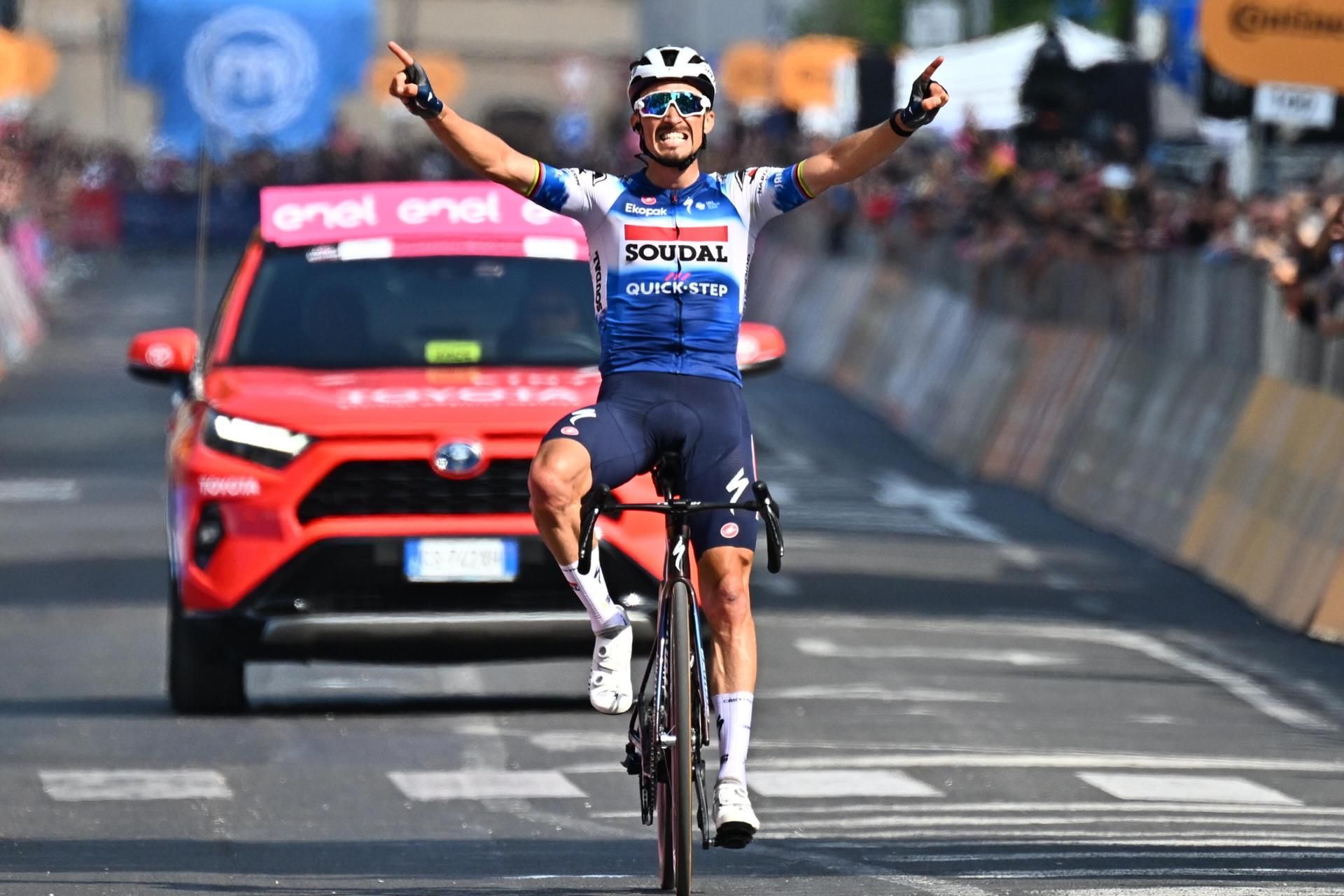 Alaphilippe entra em fuga e ganha magistralmente a 12ª etapa do Giro