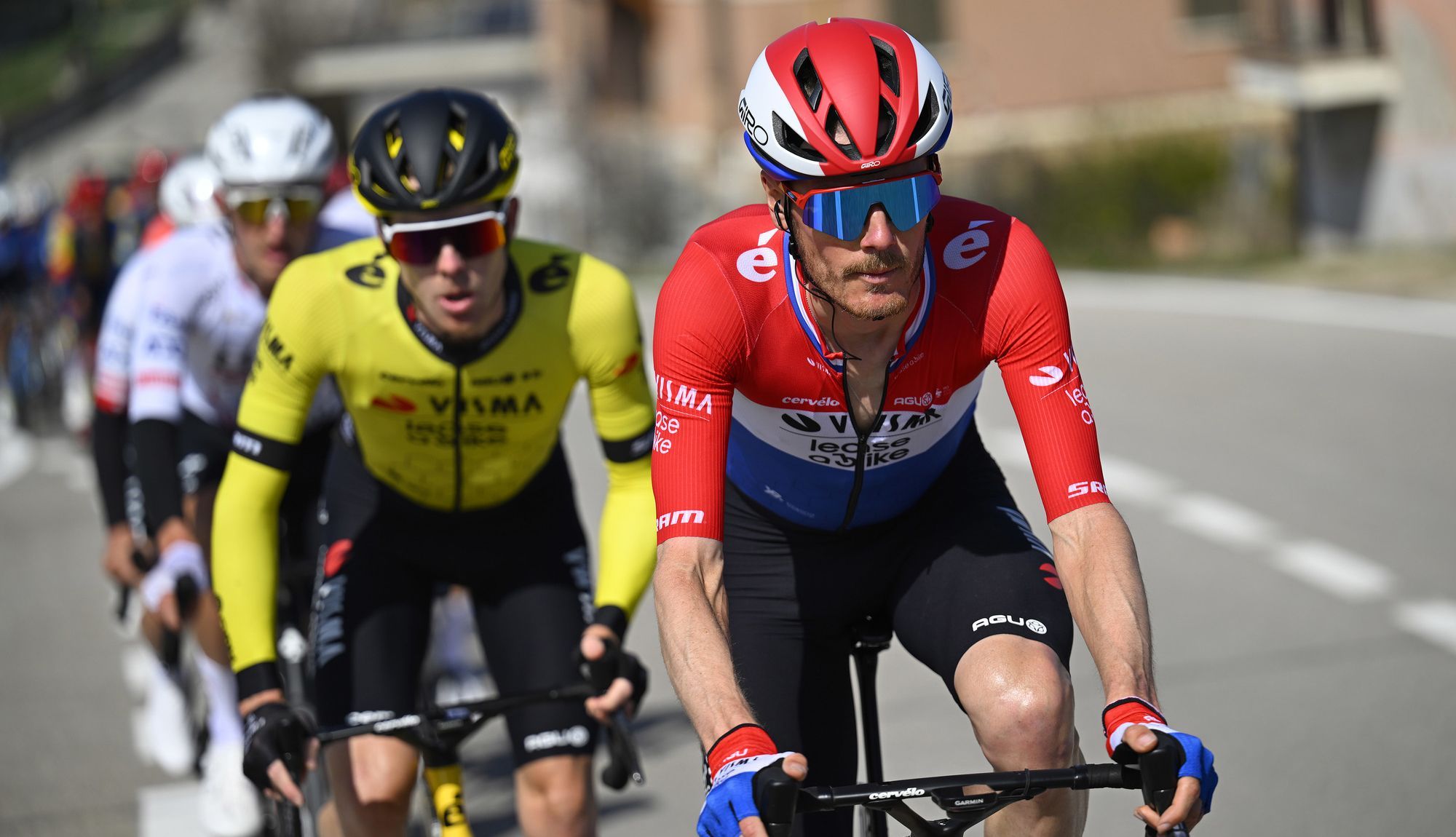 Van Baarle e Kruijswijk fora da Volta a França devido a queda no Dauphiné