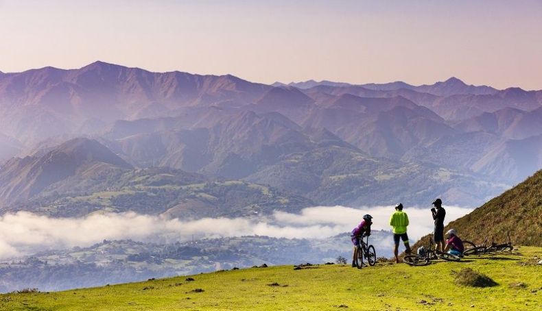 YDRAY Ciclistas en El Sueve Noe Baranda YDRAY Ciclistas en El Sueve Noe Baranda