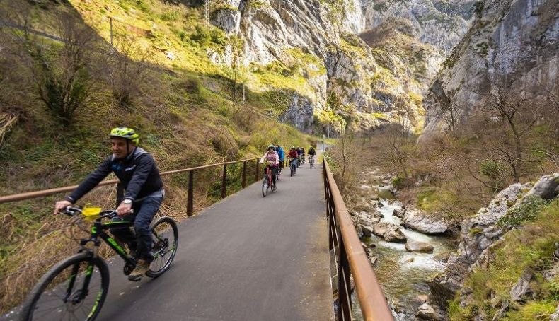YDRAY Cicloturistas en la Senda del Oso 2 Mampiris YDRAY Cicloturistas en la Senda del Oso 2 Mampiris
