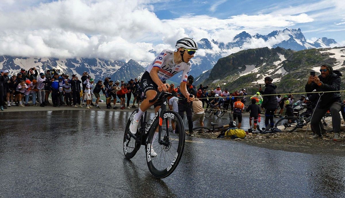 Pogacar e a sua equipa dão demonstração de força no Galibier