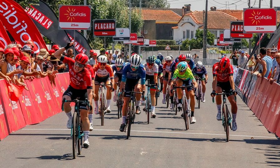 Michaela Drummond venceu a primeira etapa da Volta a Portugal feminina