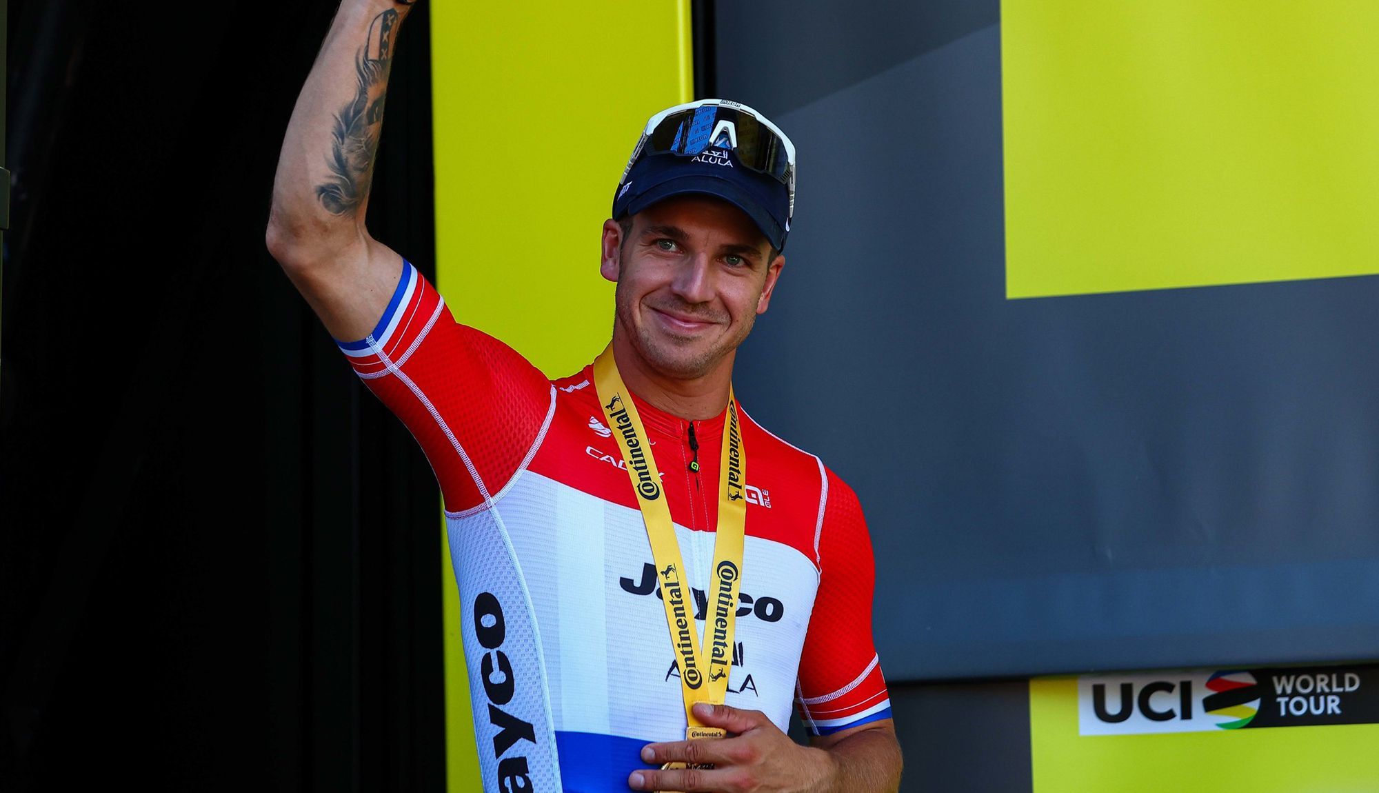 Groenewegen vence sexta etapa do Tour ao sprint