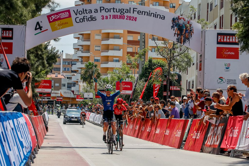 India Grangier vence 4ª etapa da Volta a Portugal feminina e enverga a amarela