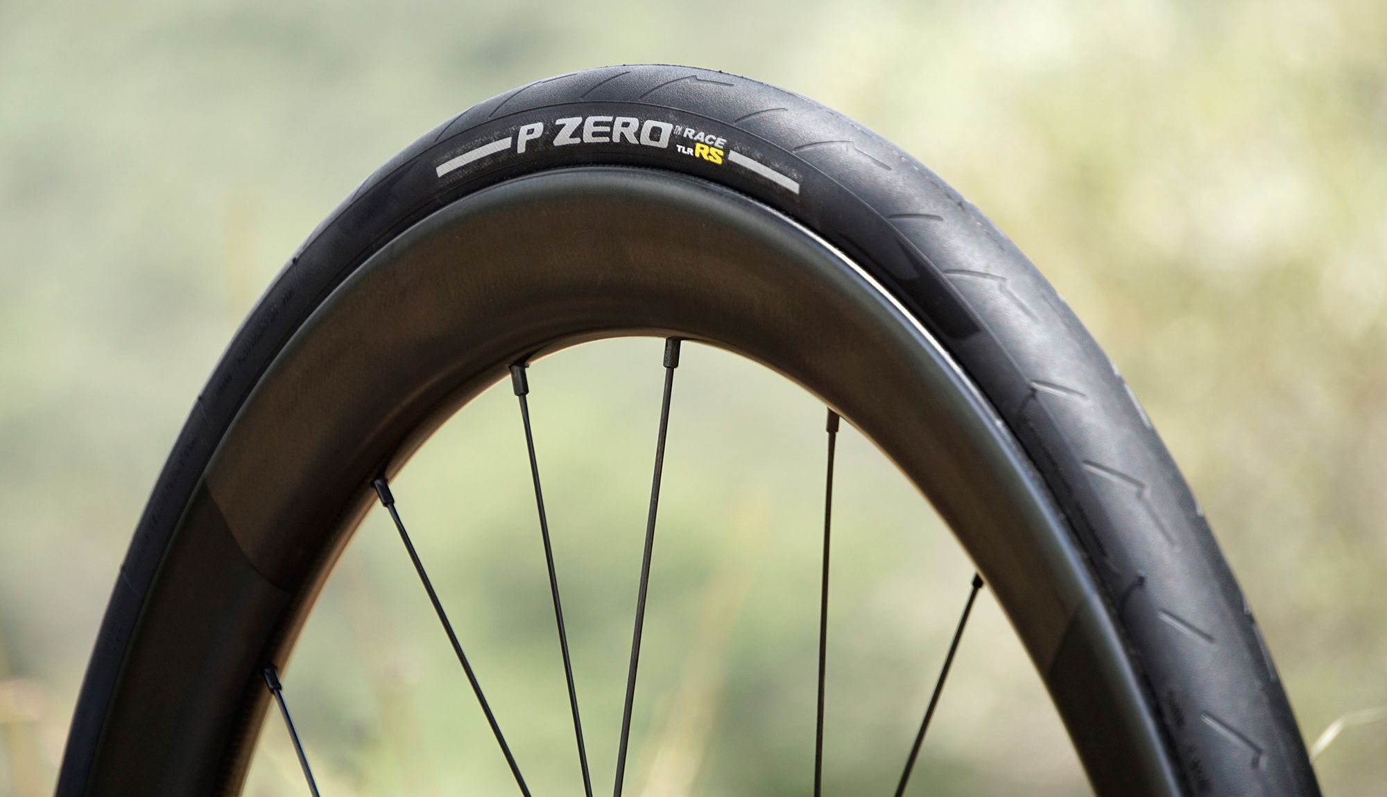 Testámos os pneus Pirelli P Zero Race TLR RS
