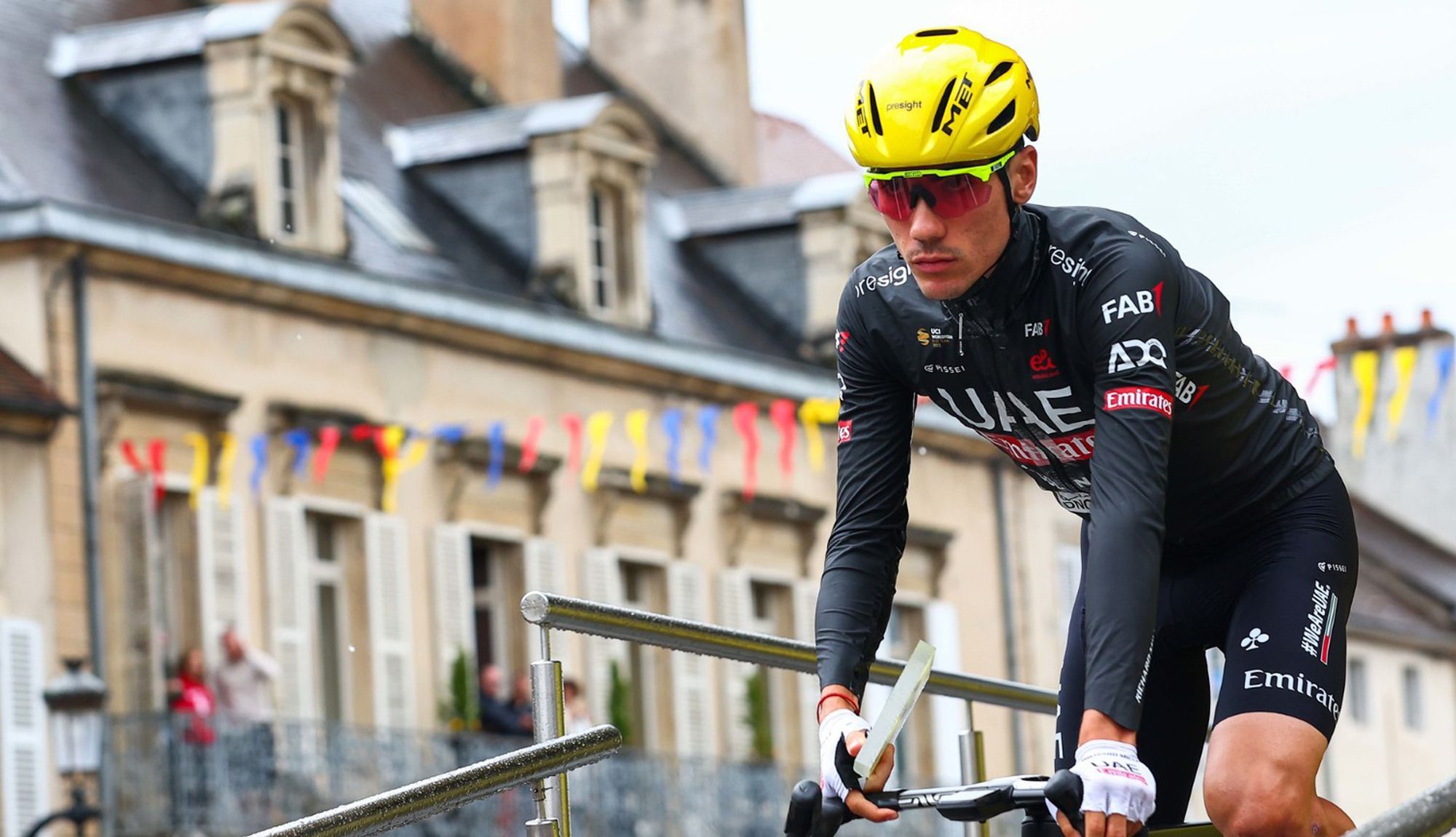 Juan Ayuso abandona a Volta a França