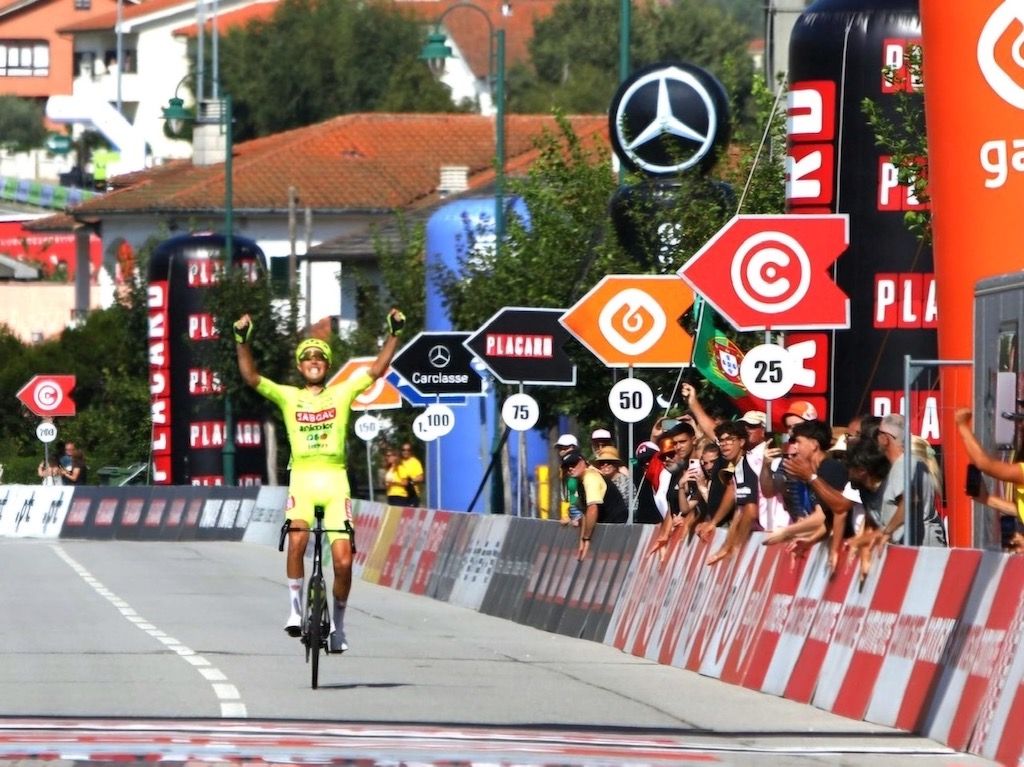 Artem Nych dedica vitória na sexta etapa da Volta a Portugal a Maurício Moreira