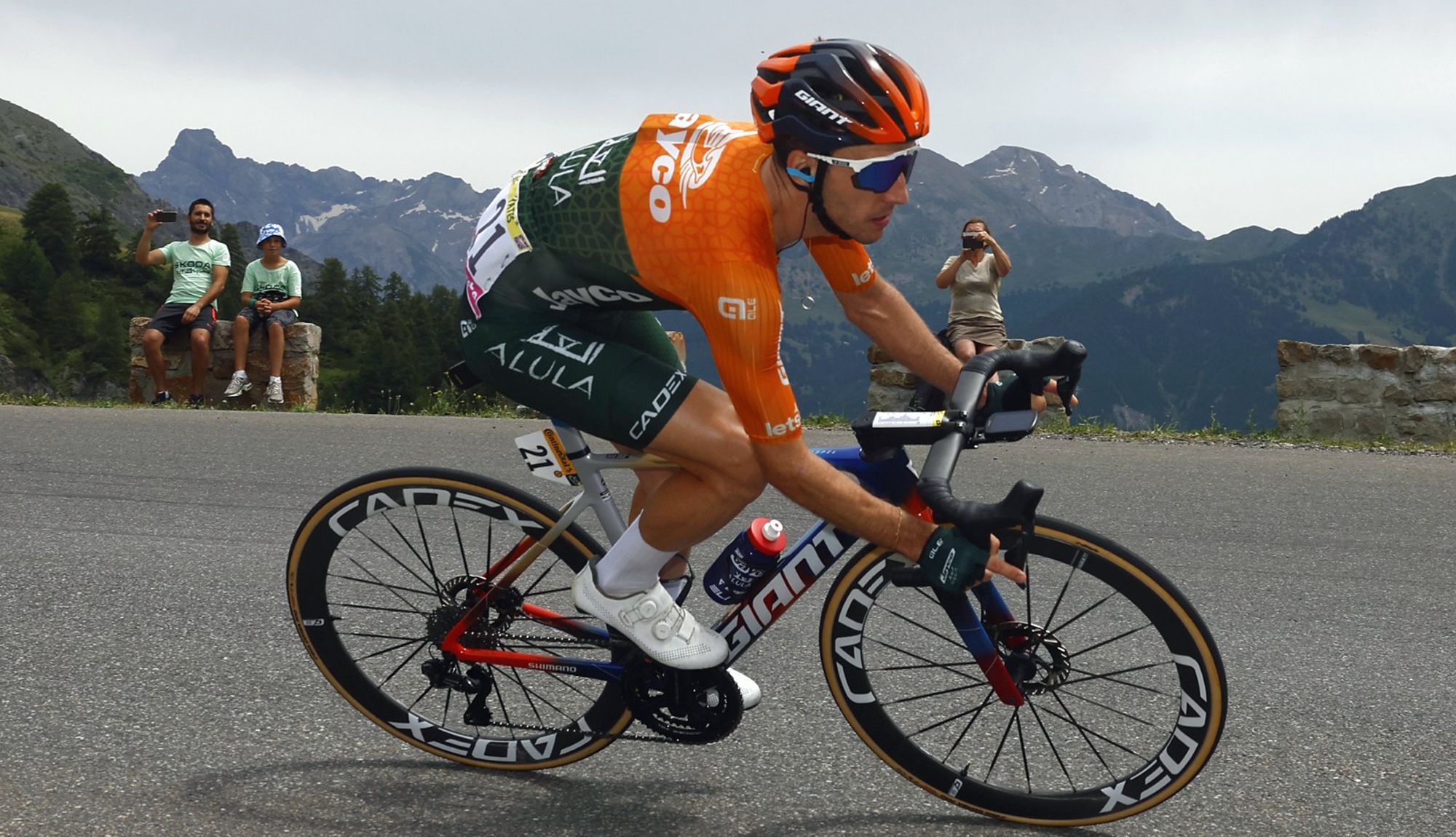 Simon Yates vai reforçar a equipa Visma Lease a Bike
