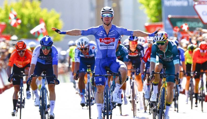 Vuelta  Groves vence segunda etapa e Van Aert é o novo líder