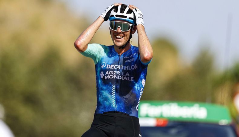 Ben O´Connor transfigura a Volta a Espanha 