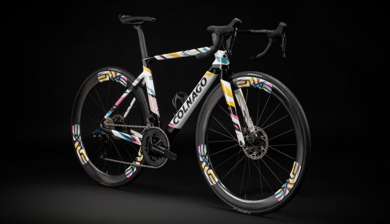Esta é a Colnago V4Rs que Tadej Pogacar vai usar no Mundial