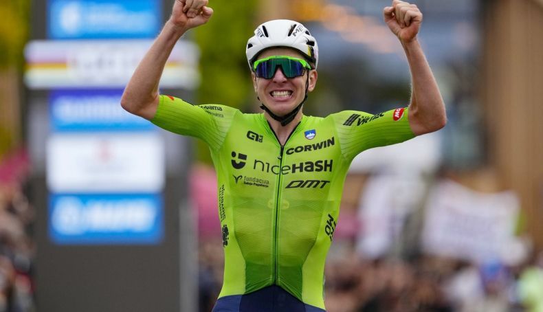 Pogacar vence Mundial após fuga monumental de 100km