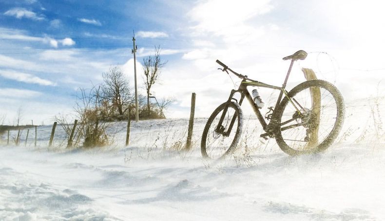 Aprende a ajustar e proteger a tua bicicleta contra o frio