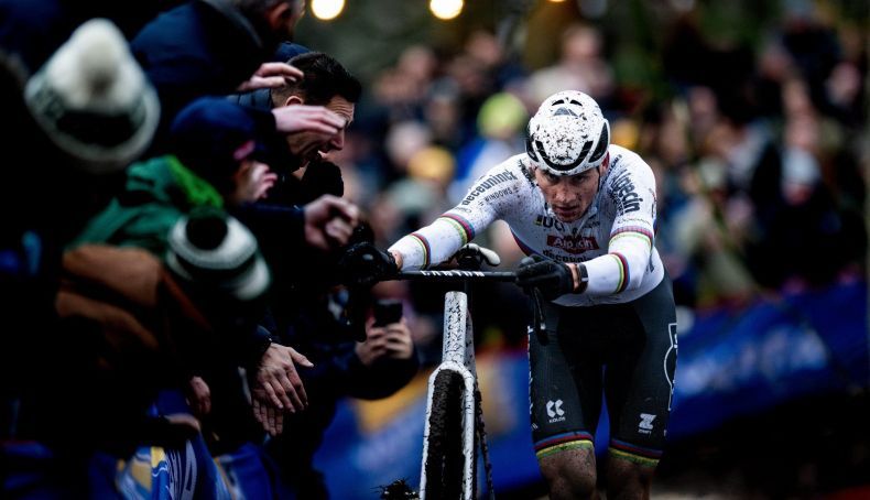 Van der Poel imparável no ciclocrosse