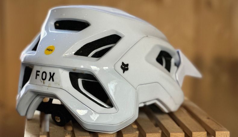 FOX apresenta o novo capacete Speedframe RS com MIPS Integra Split