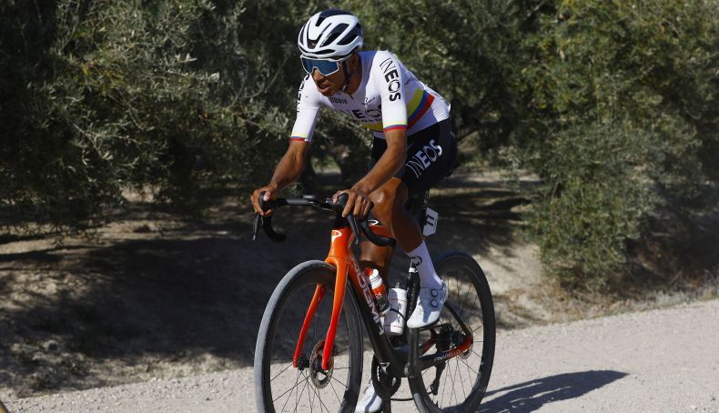 Egan Bernal fraturou a clavícula na Clássica de Jaén