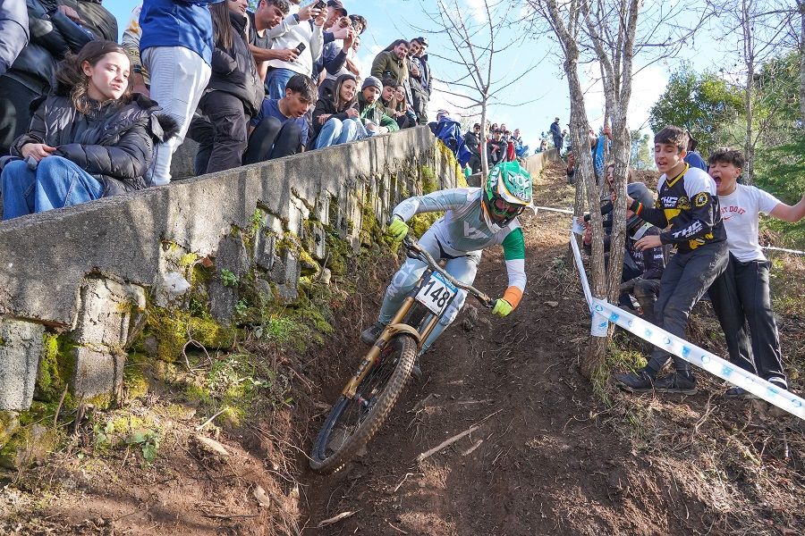 Forasteiros dominam a primeira prova da Taça de Downhill 2025