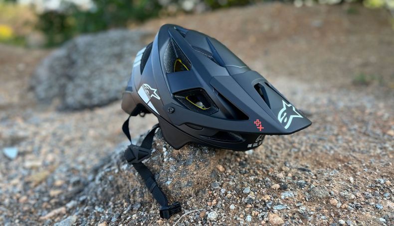 Testámos o capacete Alpinestars Vector Tech A1