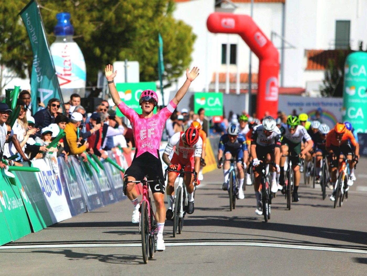 Britânico Noah Hobbs vence primeira etapa da Volta ao Alentejo