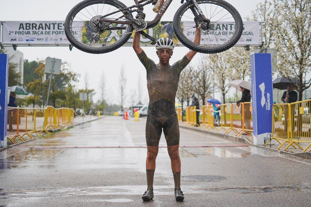 Rafael Sousa e Beatriz Guerra vencem segunda prova da Taça de XCO 2025