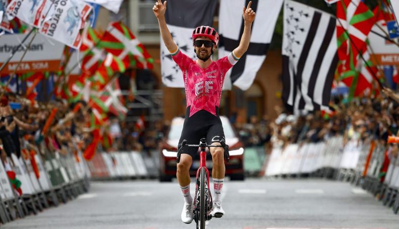 Ben Healy vence a quinta etapa