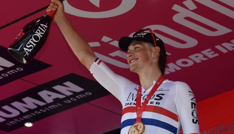 Joshua Tarling voa no contrarrelógio e Primoz Roglic já lidera o Giro