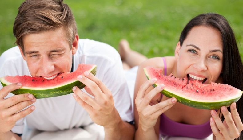 13 alimentos que te ajudam a suportar o calor