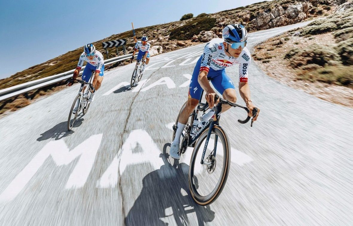 Specialized apresenta a coleção S Works Red Bull BORA TdF LTD