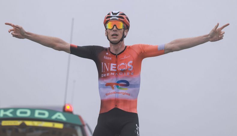 Thymen Arensman vence etapa épica do Tour em dia de abandono de Evenepoel