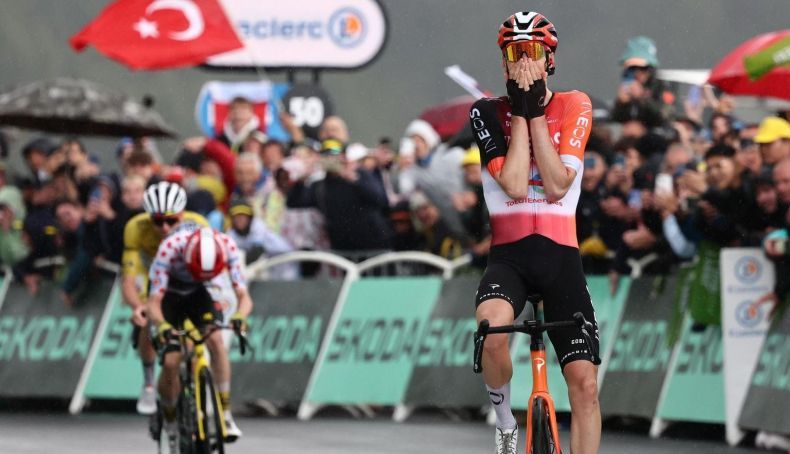 Arensman vence em La Plagne e Pogacar é o virtual vencedor do Tour