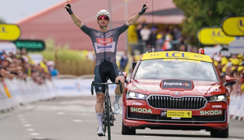 Kaden Groves surpreende e vence a 20ª etapa do Tour