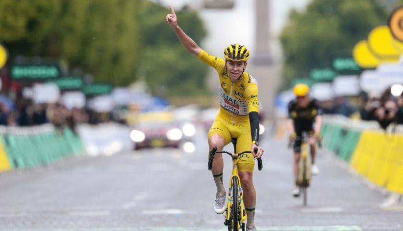 Tadej Pogacar ganhou pela quarta vez a Volta a França e Van Aert venceu nos Campos Elíseos