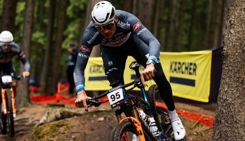 Mathieu Van Der Poel regressa à Taça do Mundo de XC