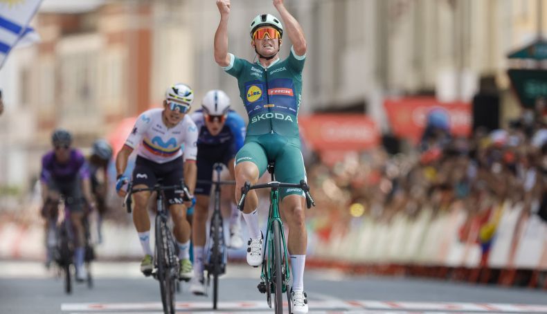 Mads Pedersen venceu a 15ª etapa após entrar na fuga do dia