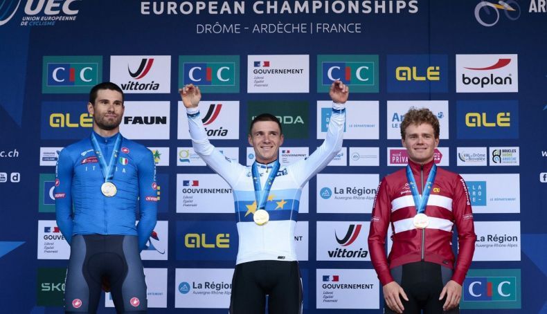 Remco Evenepoel arrasa no contrarrelógio do Europeu