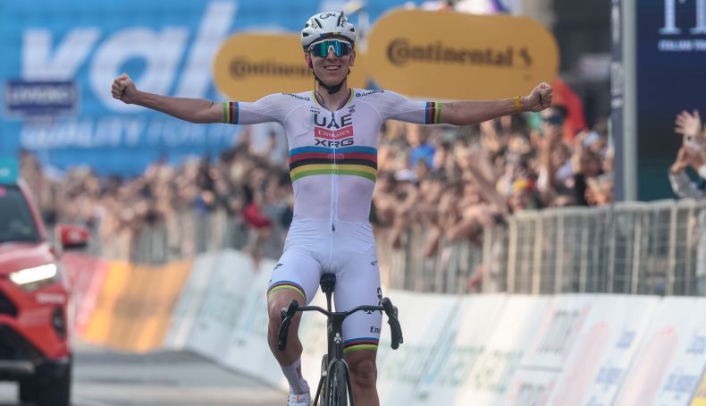 Tadej Pogacar ganha pela quinta vez a Lombardia e entra na história