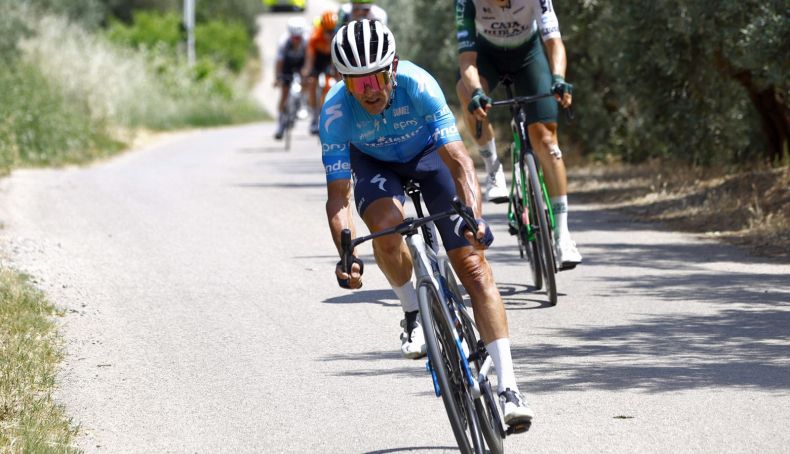 Óscar Sevilla renova contrato com a equipa Medellín aos 50 anos de idade!