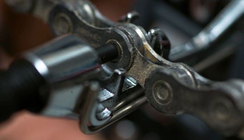 Como utilizar um descravador de corrente