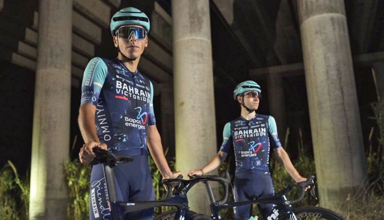 Bahrain Victorious de Afonso Eulálio estreou o novo equipamento