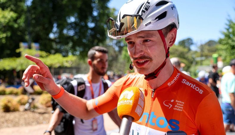 Jay Vine foi operado a uma fratura no escafóide