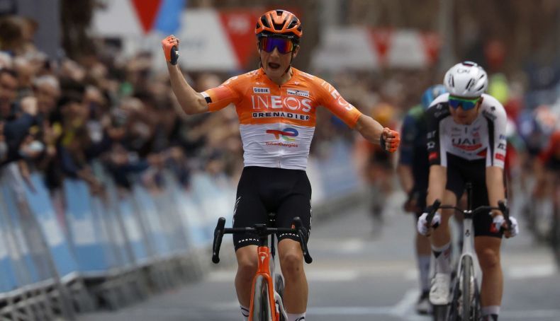 Andrew August entrou na fuga do dia, não colaborou e ganhou a jornada