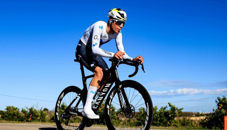 Cian Uijtdebroeks sofreu uma fratura no cotovelo esquerdo após uma queda em Valencia