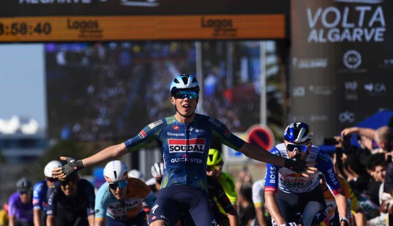 Paul Magnier vence ao sprint em Lagos e Ayuso mantém a liderança