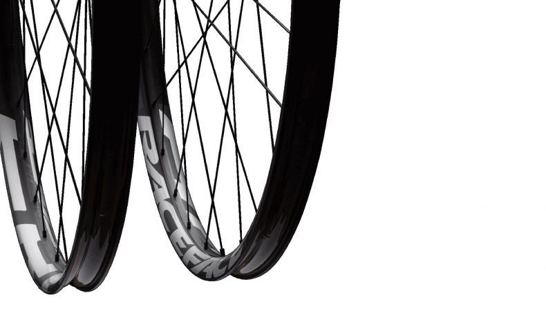 Race Face lançou no mercado as novas rodas Era eMTB de carbono para e Bikes