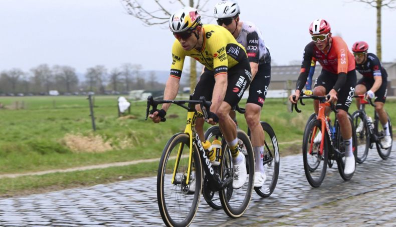 Wout van Aert afinal não vai participar na Omloop Het Nieuwsblad devido a doença