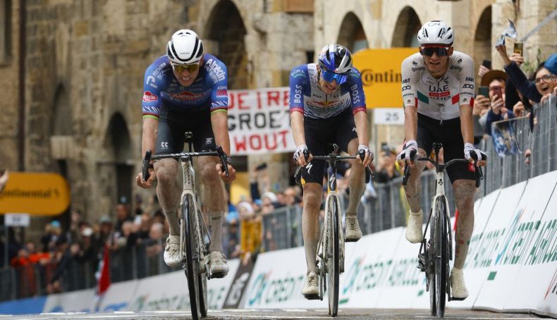 Van der Poel vence segunda etapa da Tirreno Adriático em dia de sterrato