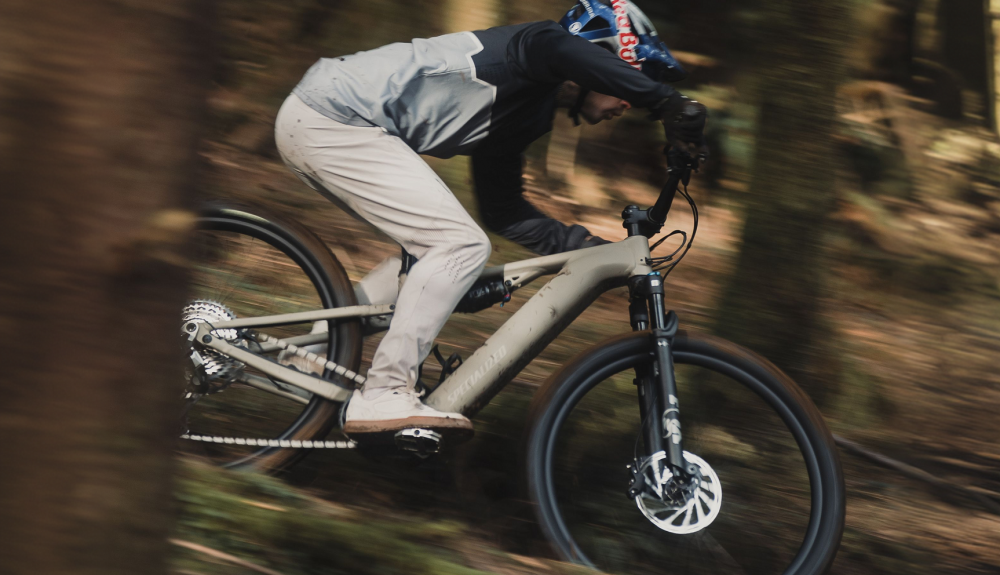 Levo R experience social crop 1x1 7