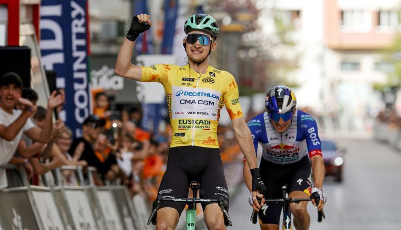 Paul Seixas não dá hipóteses na Volta ao País Basco