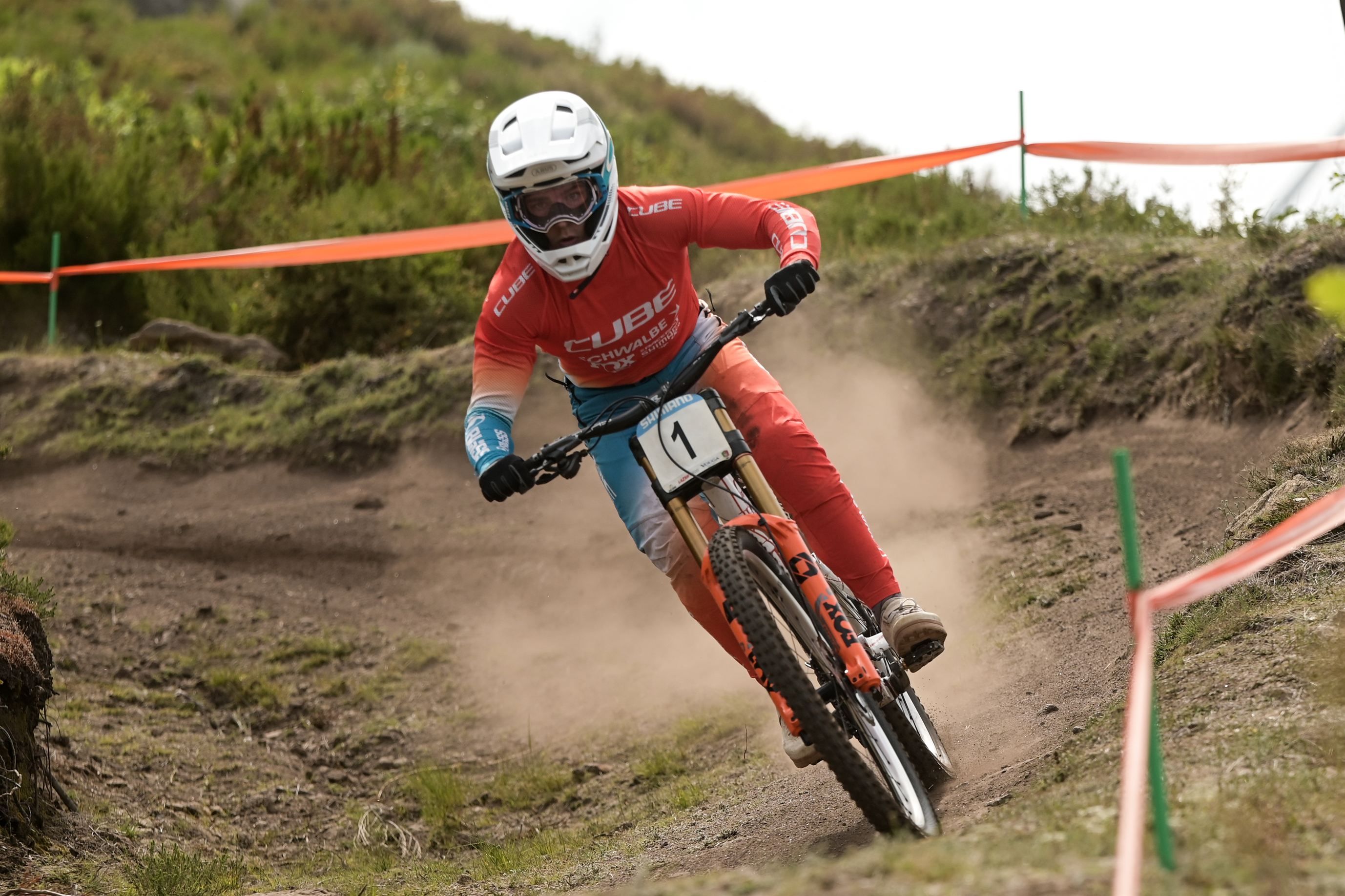 Álvaro Pestana e Margarida Bandeira sagram-se Campeões Nacionais de Downhill 2026