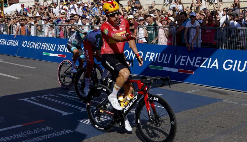 Fredrik Dversnes vence 15ª etapa do Giro em Milão após fuga